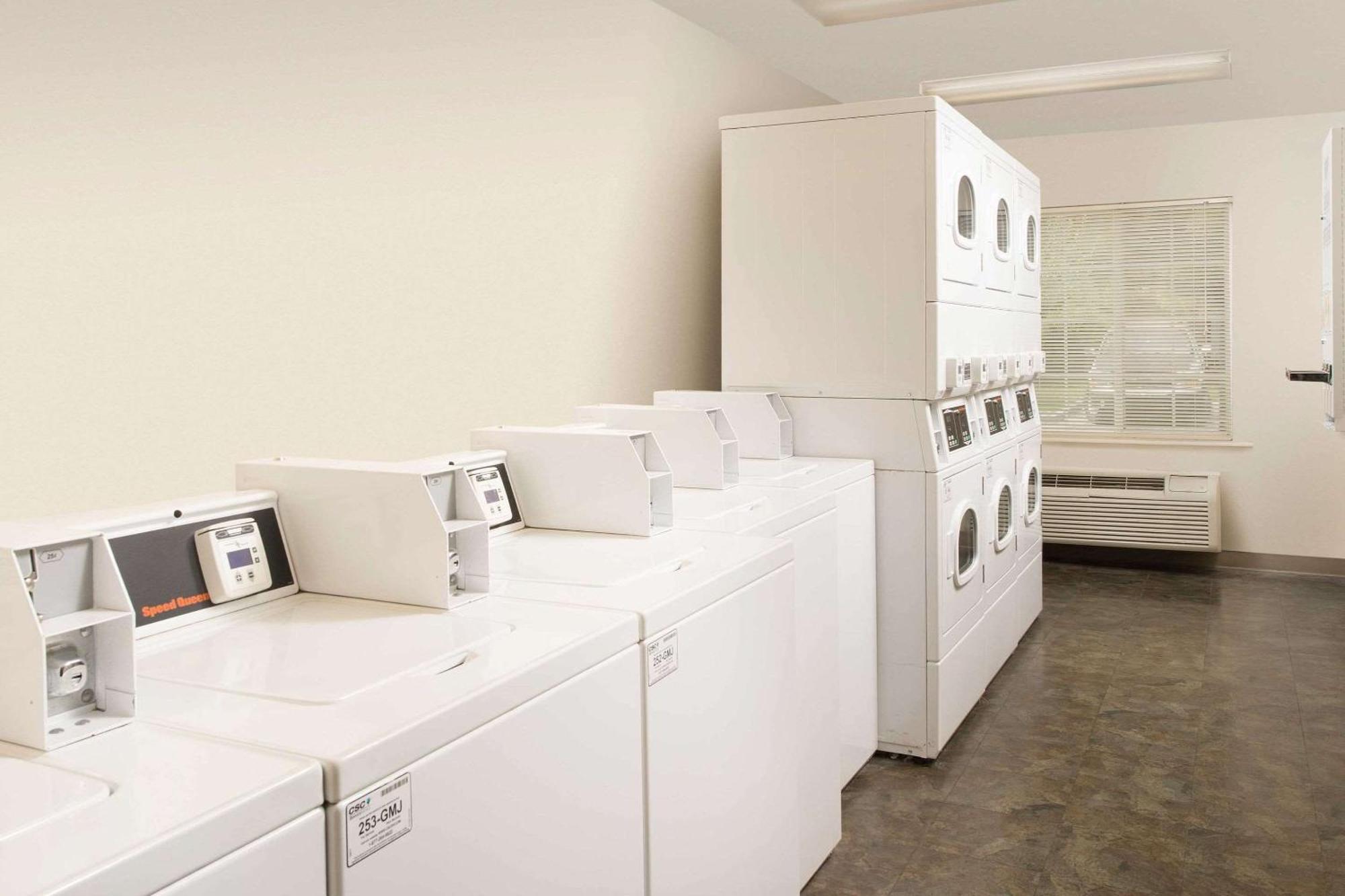 Woodspring Suites Savannah Garden City Екстер'єр фото